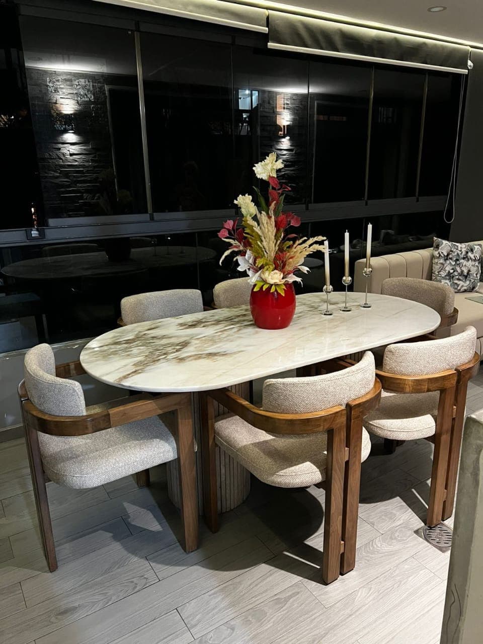 Table marbré ovale
